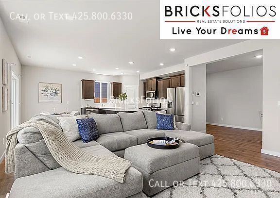 Building Photo - Captivating 5-Bedroom Home with Exceptiona...