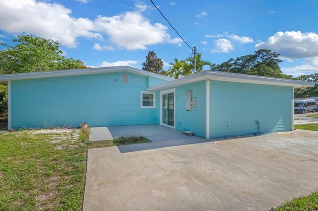Building Photo - 2132 Coronet Dr