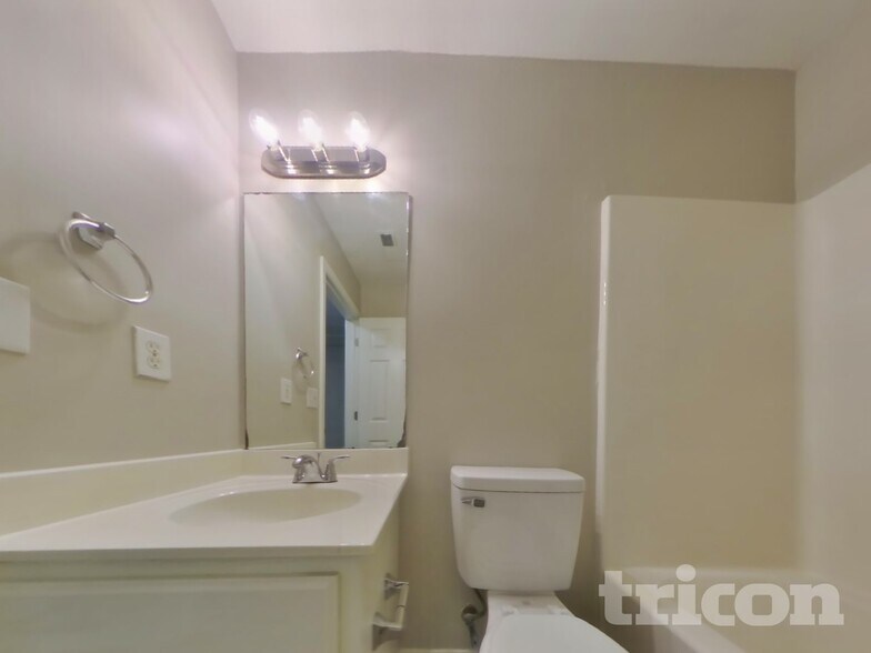 Building Photo - 504 Hillcrest Cross Rd