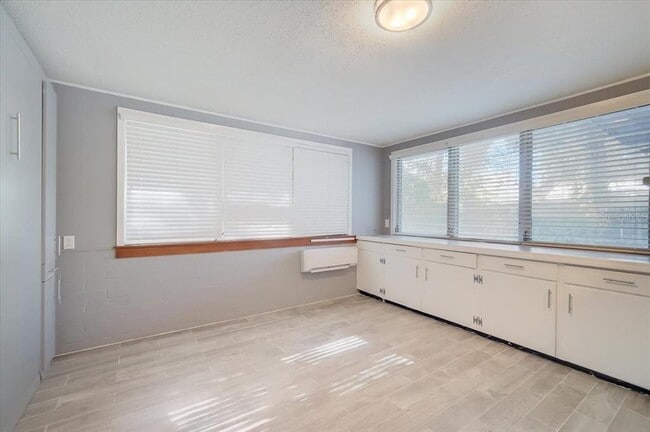 Building Photo - 1223 Cocoanut Ave