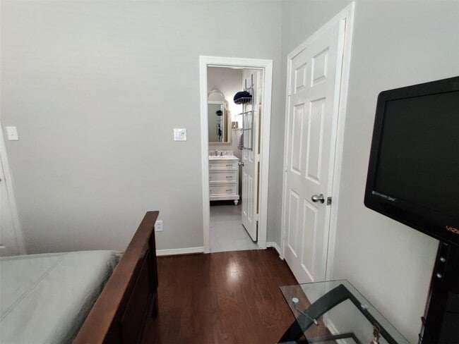 Building Photo - 13401 Indigo Sands Dr