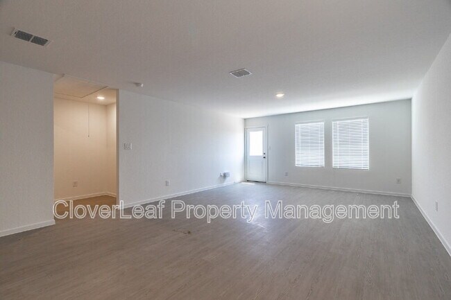 Building Photo - 3338 Gingham Pt