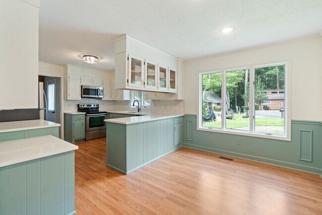 Building Photo - 3 Bedroom Contemporary Carolina Trace Home...