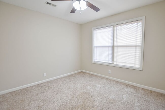 Building Photo - Pet Friendly Three Bedroom with Bonus!