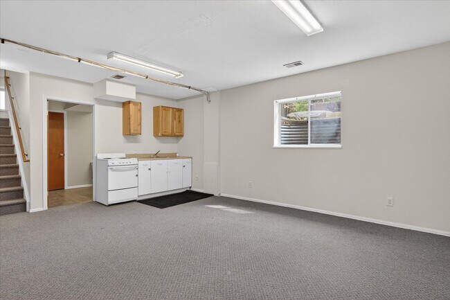 Building Photo - 4BR/4BA Updated Home with Finished Basement Suite & Landscaped Yard