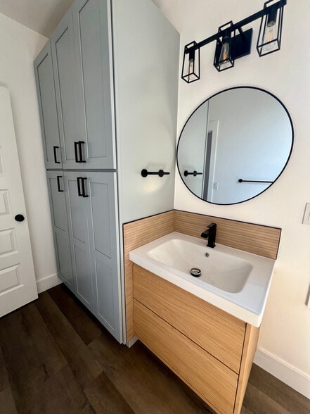 Building Photo - 157 W Angela St