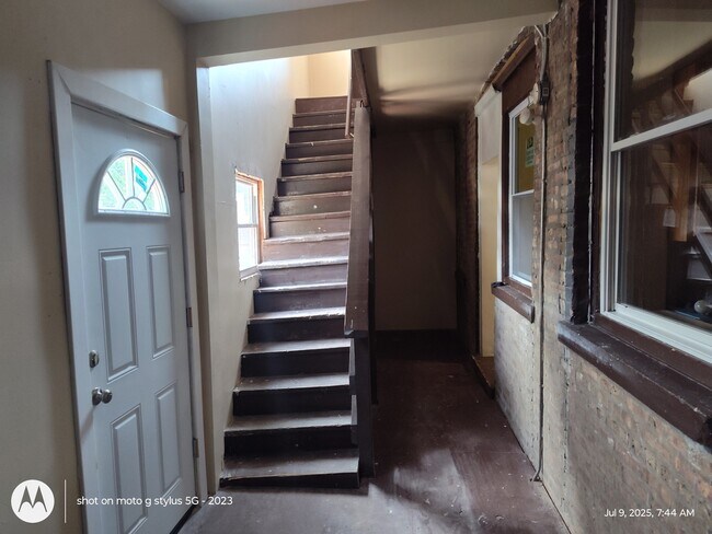 Building Photo - 16 W 113th Pl