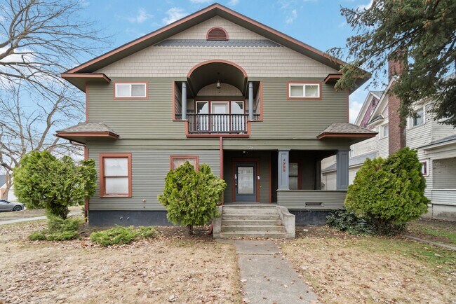 Primary Photo - 728 E Mission Ave