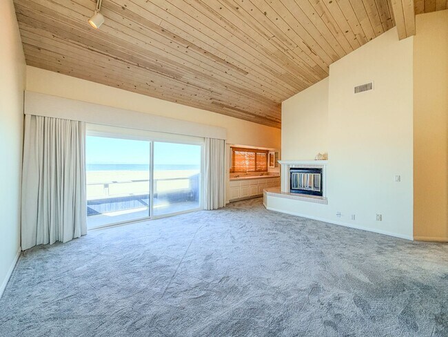 Building Photo - Stunning Oceanfront 3 Bed 3 Bed | Hollywoo...