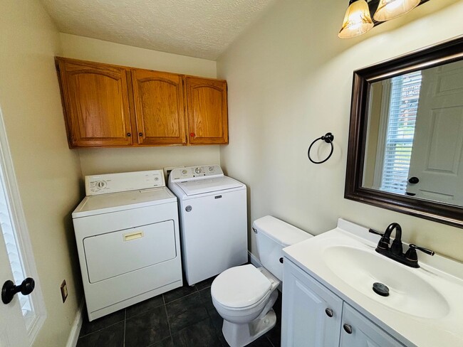 Building Photo - 305 Silver Leaf Dr NW
