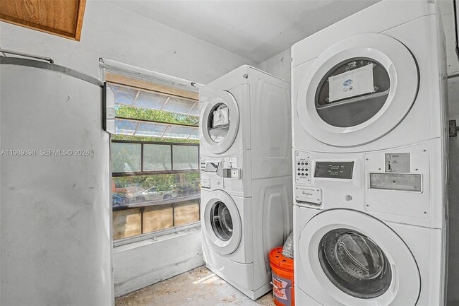 Building Photo - 427 Anastasia Ave