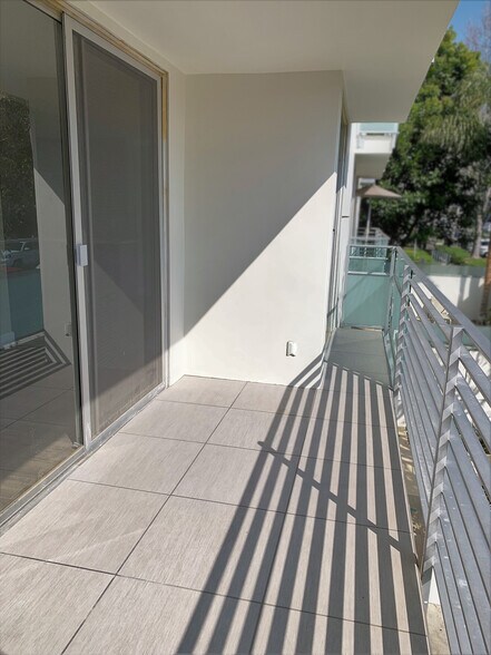 Building Photo - 415 Montana Ave