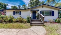 Building Photo - Renovated 3 Bedroom / 2 Bathroom Home in B...