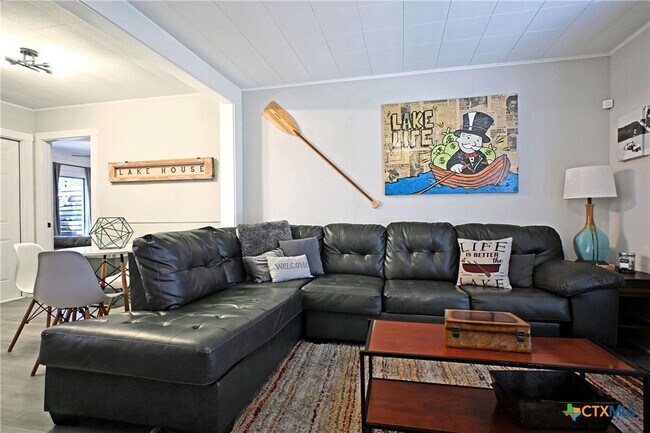 Building Photo - 553 Scenic Dr