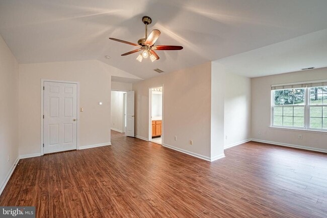 Building Photo - 129 Spur Ln