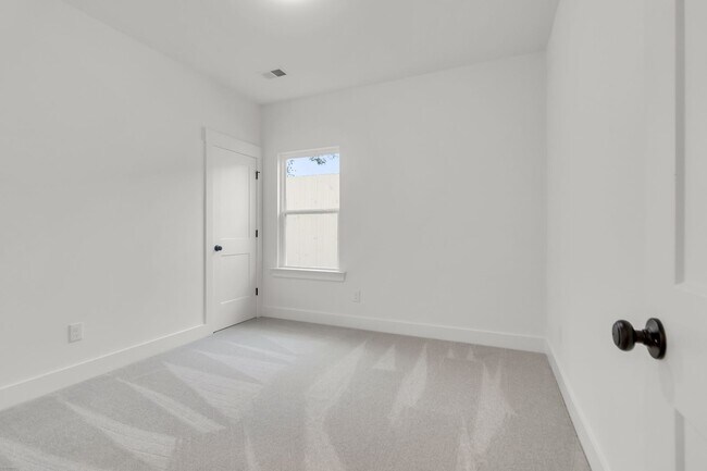 Building Photo - 2304 Delano St