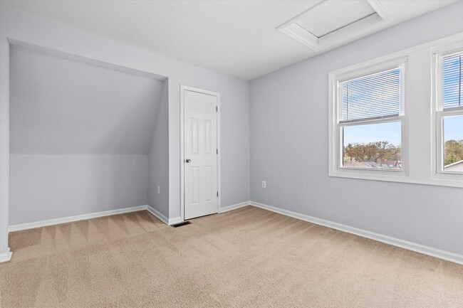 Building Photo - 6BR / 5BA Single-Family Home | 2,663 Sq Ft | Private Driveway | Deck | $4,200/mo Spacious 6-bedro...