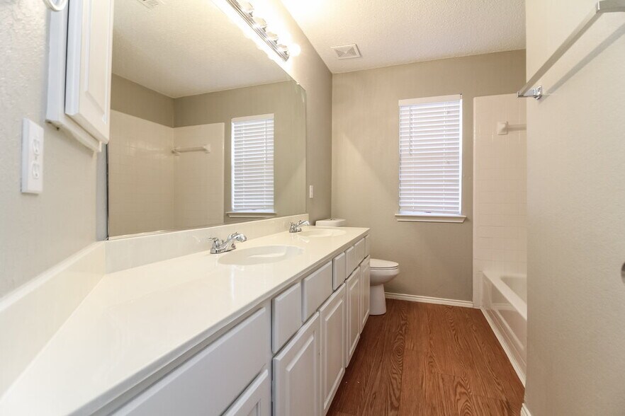 Building Photo - 2338 Liles Ln
