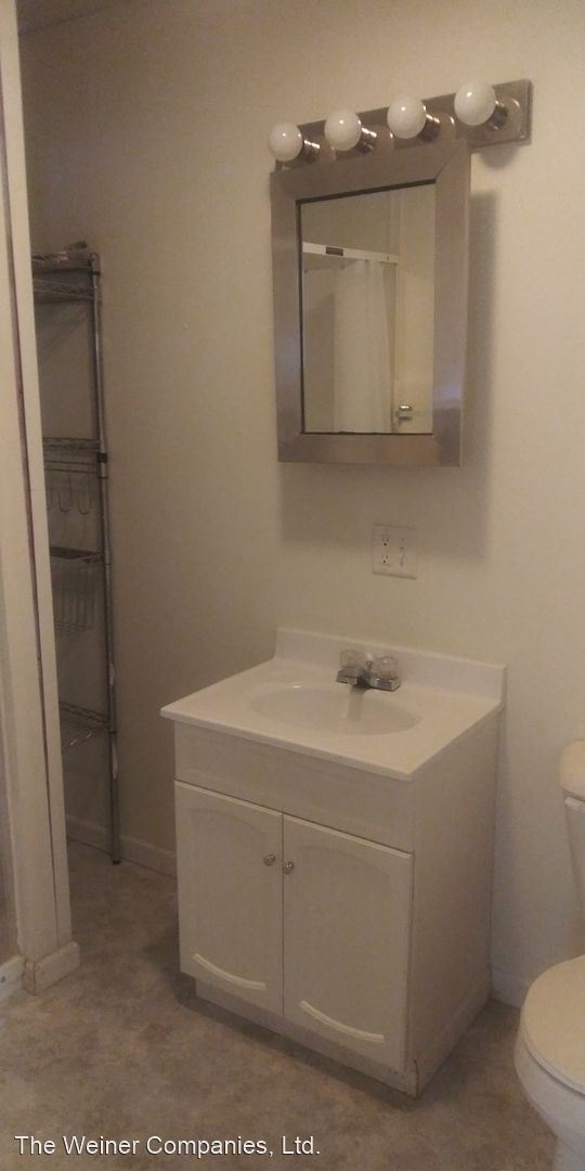 Building Photo - 4 br, 3 bath House - 505 E. Elm St.