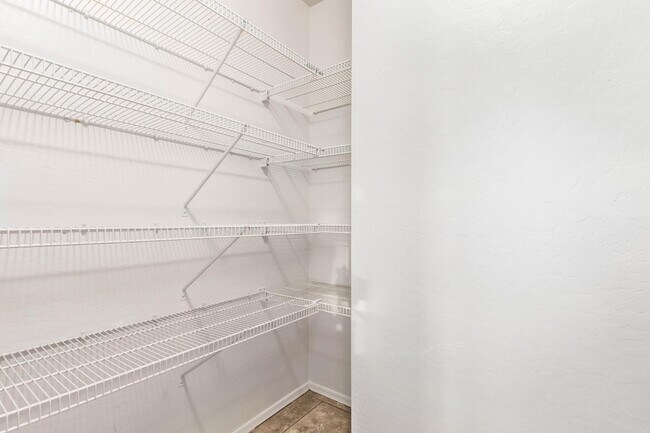 Building Photo - 1368 S 232nd Ave