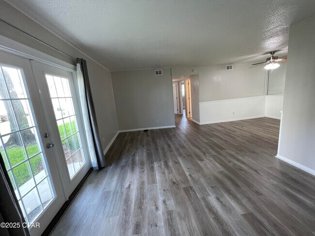 Building Photo - 2100 W Beach Dr