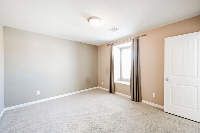 Building Photo - Look No Further! Lovely 3 Bedroom And 2.5 ...