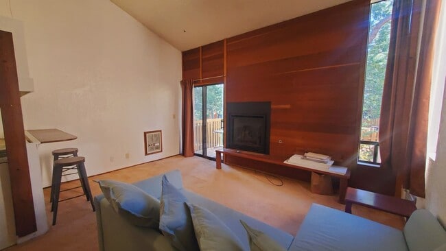 Building Photo - NEW PHOTOS COMING SOON!1 BDRM Kings Run Co...