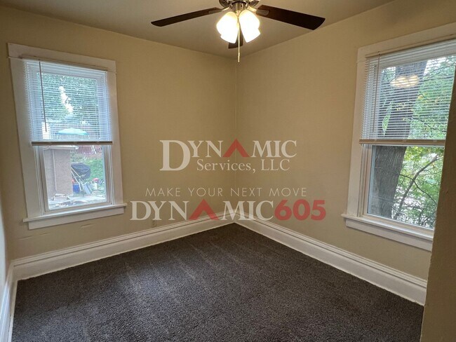 Building Photo - 3BR/1BA Single Family House For Rent