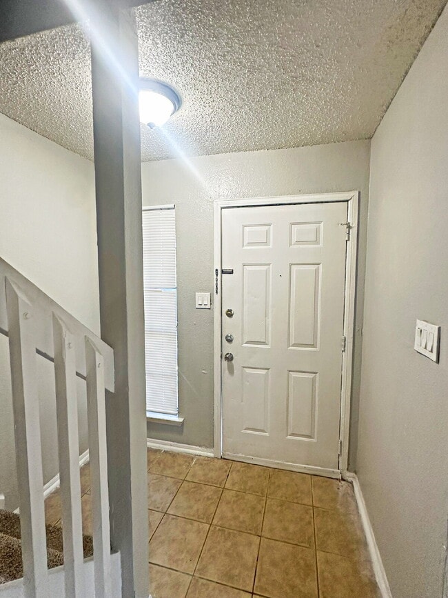 Building Photo - 7508 Oak Chase