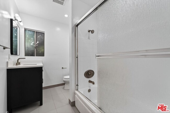 Building Photo - 2436 Walnut Ave