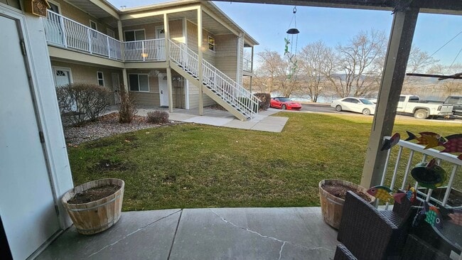 Building Photo - Condo located near the lake