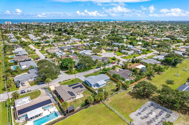 Building Photo - 406 Laurel St