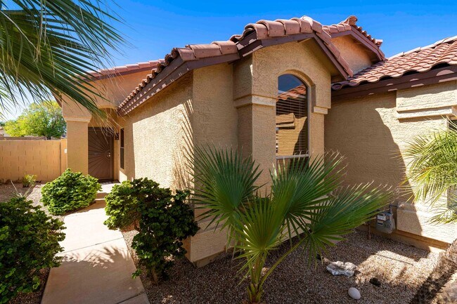 Building Photo - Gorgeous fully furnished home in Gilbert w...