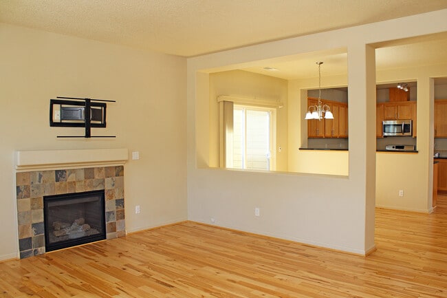 Building Photo - 321 NE Edgeway Drive