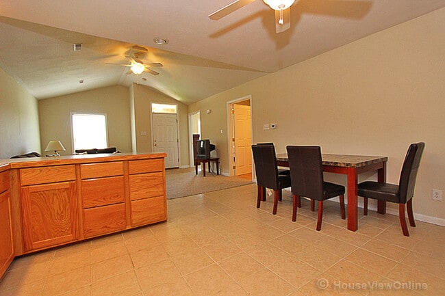 Building Photo - Spacious 2 Bedroom in Cape
