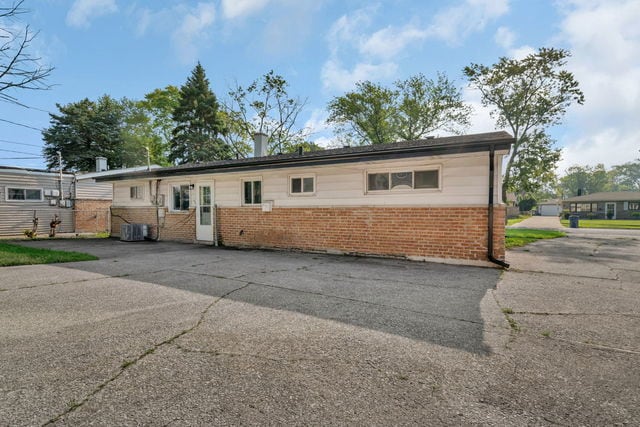 Building Photo - 1512 Lincoln Pl
