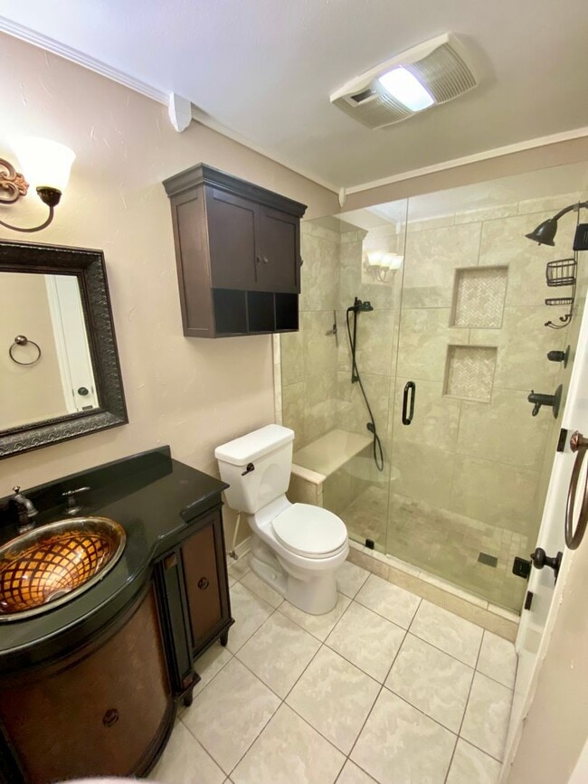 Building Photo - ** 3/1.5 RIVER OAKS CONDOMINIUM **
