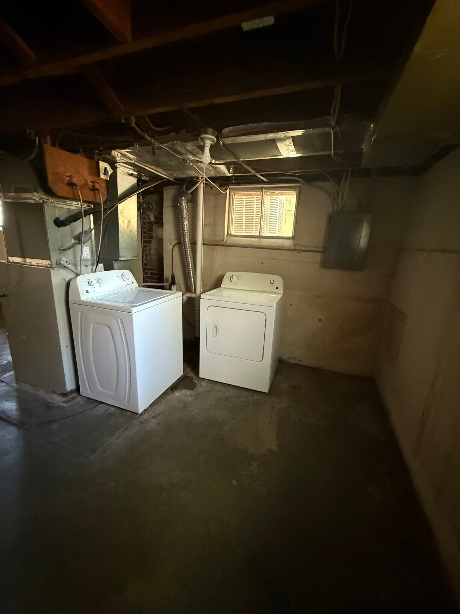 Laundry hook up area - 1405 N Church St