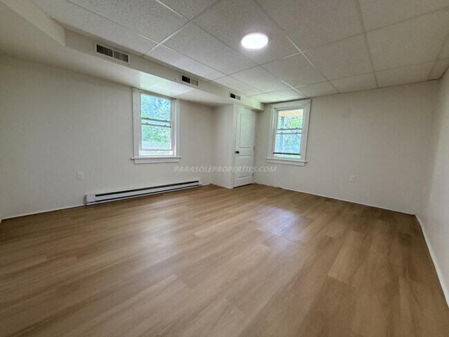 Building Photo - 919 Clay Ave