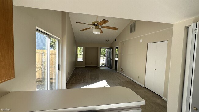 Building Photo - 2 br, 1 bath House - 612 Poplar Place