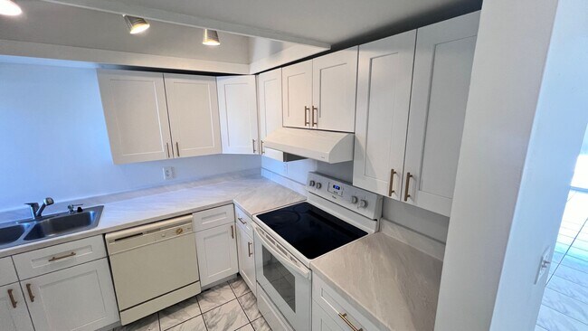 Building Photo - 2 Bedroom/1 Bath Townhome in Orlando!