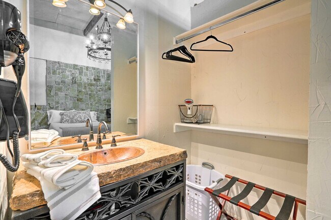 Building Photo - 3704 San Bernardo Ave