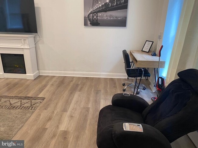 Building Photo - 2501 E Somerset St