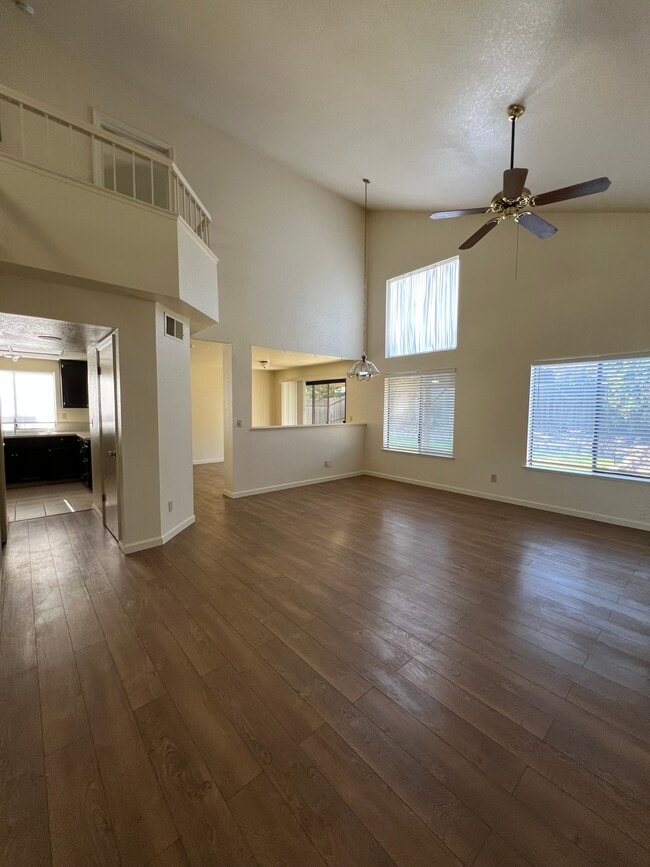 Building Photo - 903 Meadowhawk Dr