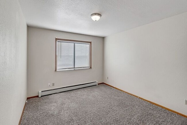 Building Photo - Charming 2-bedroom, 2-bathroom townhome with a 1-car garage