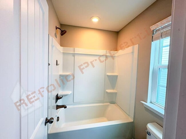 Building Photo - 713 Newlyn Dr