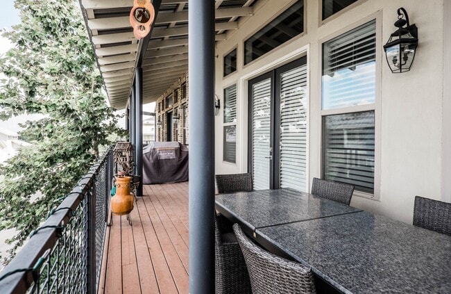 Building Photo - 2/2/1 Condo in Town Creek / Walk to Dos Rios / Fridge, Washer & Dryer Included / Balcony / NBISD