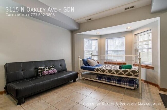 Building Photo - 3115 N Oakley Ave