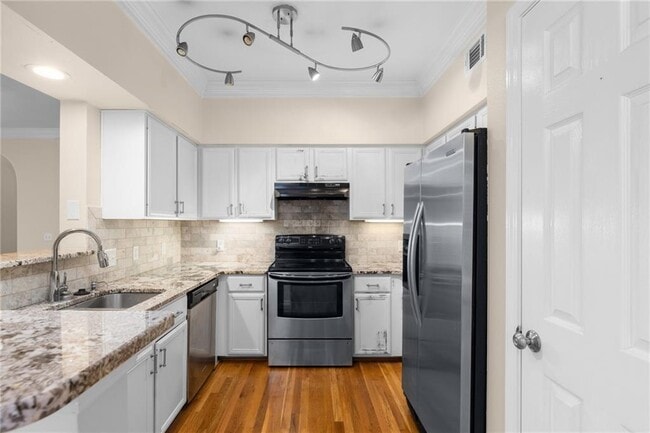 Building Photo - 3777 Peachtree Rd NE