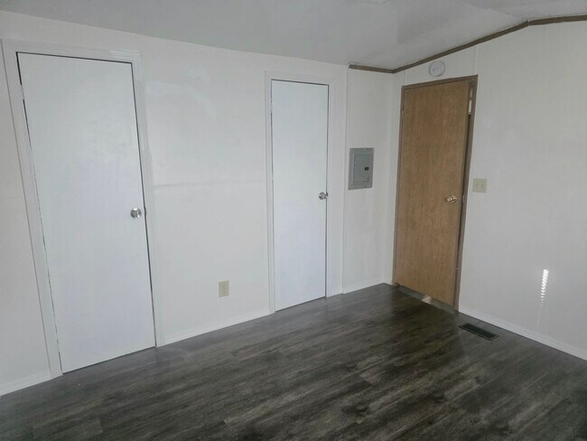 Building Photo - 2 bedroom 2 bathroom home for rent